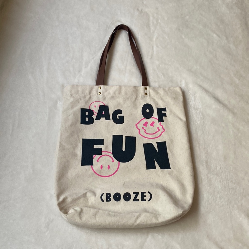 Very fun and trendy tote bag😁💗